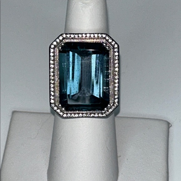 Gem Insider Jewelry - NWOT Genuine Square London Blue Topaz White Topaz Halo Gemstone Designer Ring